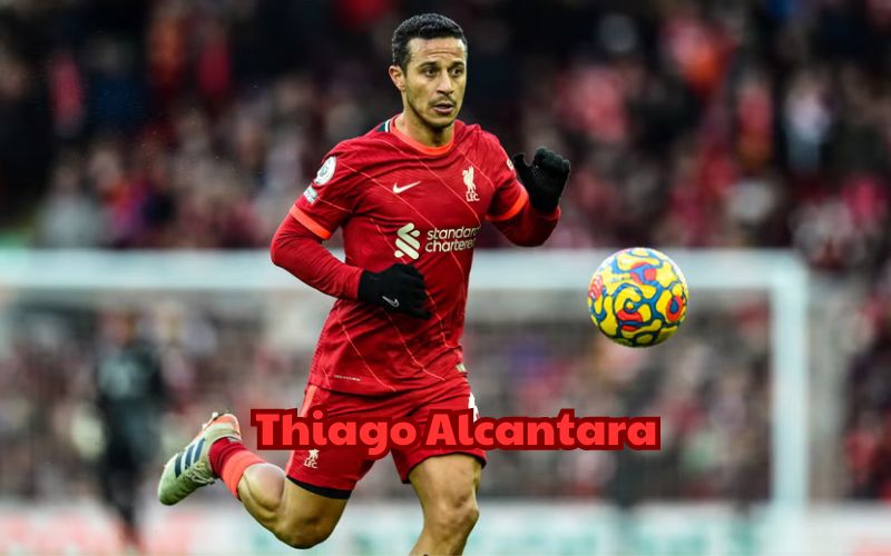 Thiago Alcantara hiện đang khoác áo Liverpool