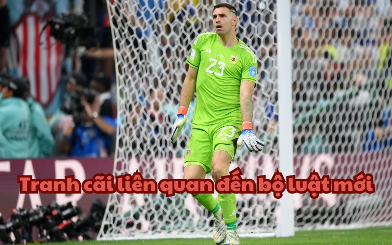 Với ảnh hưởng từ bộ luật mới, Emiliano Martinez sẽ không thể làm những hành động mang tính khiêu khích như trong kỳ World Cup 2022