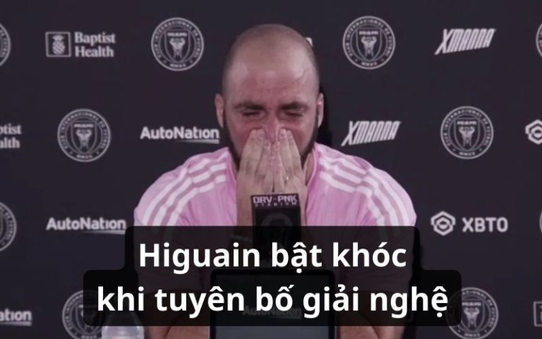 Higuain bật khóc khi tuyên bố giải nghệ